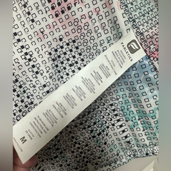 Fabletics Reversible Like New Puffer Jacket with Belt. Size Medium - Picture 16 of 16